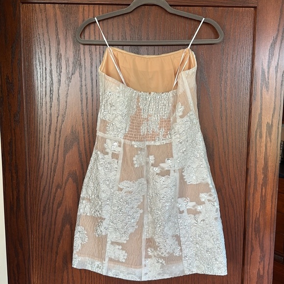 Elliatt Priyanka Mini Dress in Ivory size Medium - Picture 10 of 12